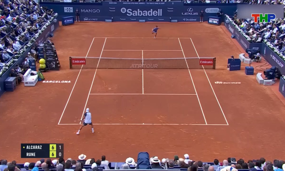 Cận cảnh: S&ocirc;i động m&ugrave;a giải s&acirc;n đất nện