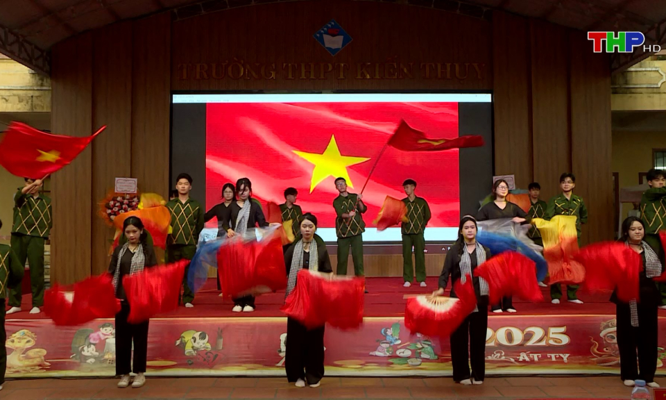 Gi&aacute;o dục l&ograve;ng y&ecirc;u nước trong nh&agrave; trường