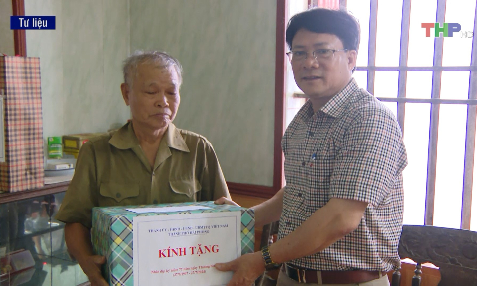 Chủ tịch nước quyết định d&agrave;nh 834 tỷ đồng tặng qu&agrave; cho người c&oacute; c&ocirc;ng