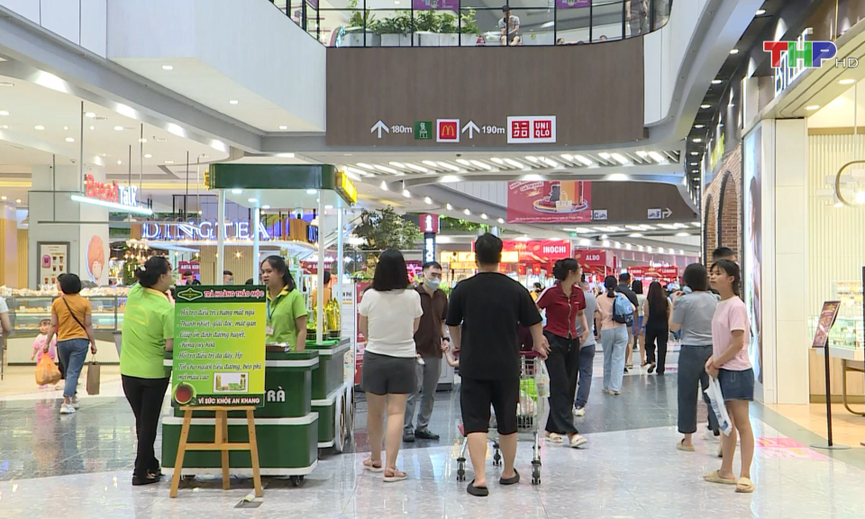 C&aacute;c trung t&acirc;m thương mại nhộn nhịp trong ng&agrave;y nghỉ lễ