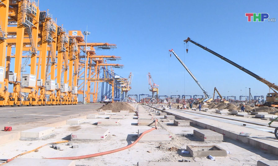 Thi c&ocirc;ng xuy&ecirc;n lễ tại c&aacute;c c&ocirc;ng tr&igrave;nh trọng điểm