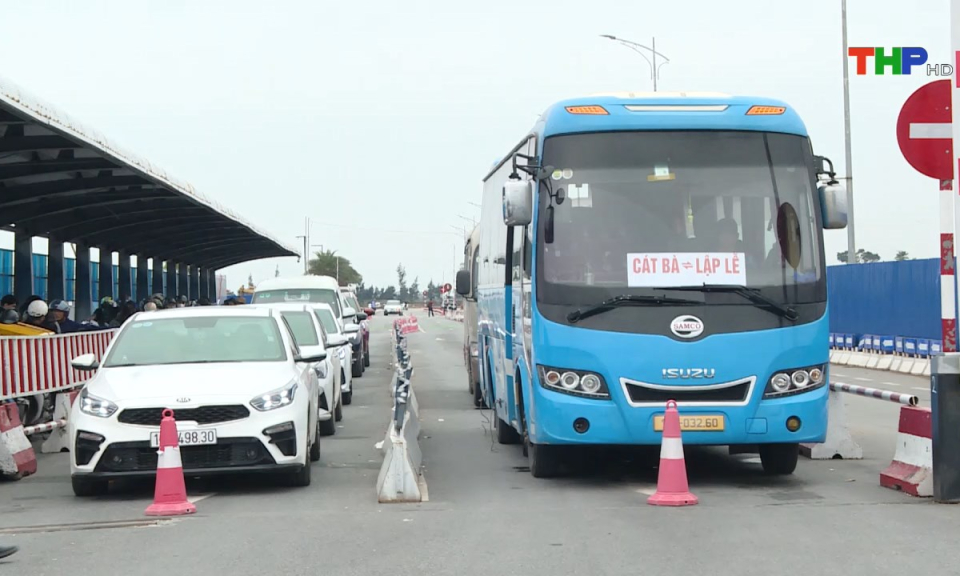 An toàn giao thông: Nâng cao năng lực vận tải bảo đảm an toàn giao thông tới Cát Bà