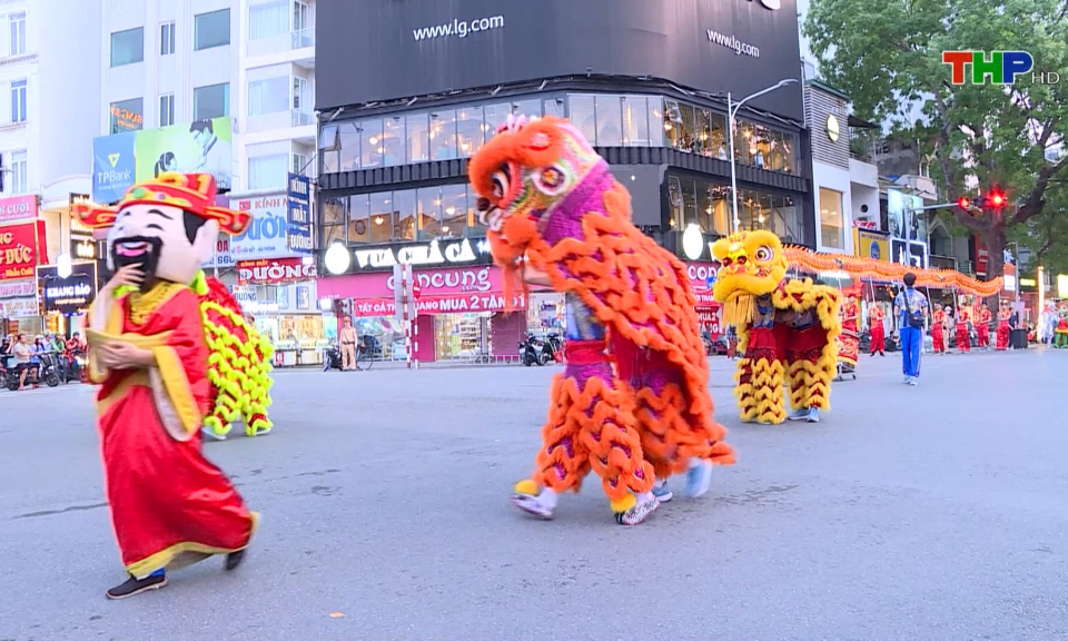 Li&ecirc;n hoan m&uacute;a rối Hải Ph&ograve;ng thu h&uacute;t người nước ngo&agrave;i tham gia 