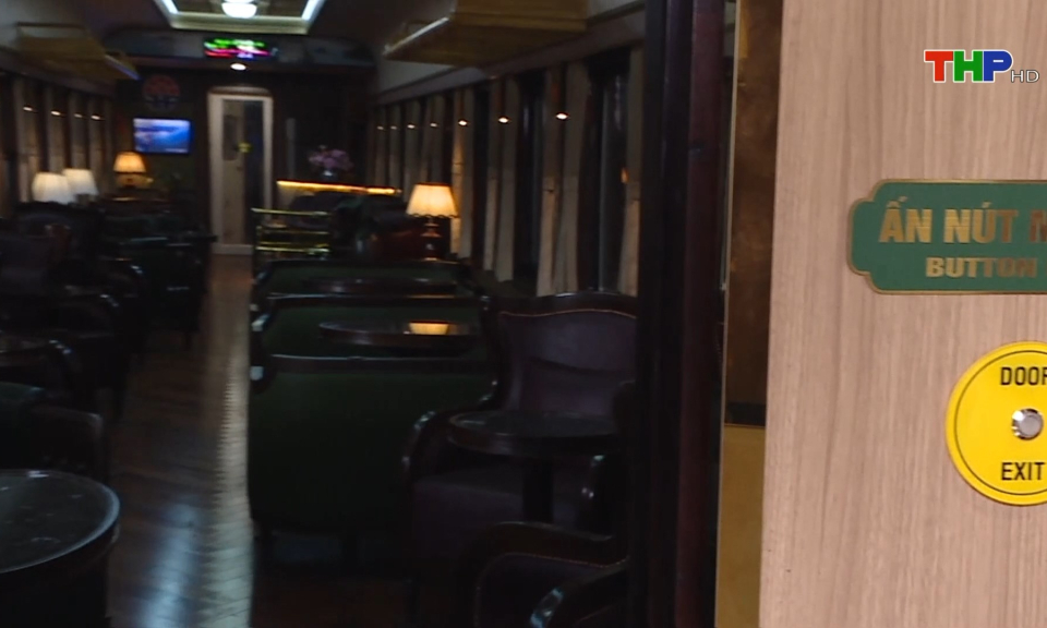 Trải nghiệm T&agrave;u Hoa Phượng Đỏ trước ng&agrave;y ra mắt 