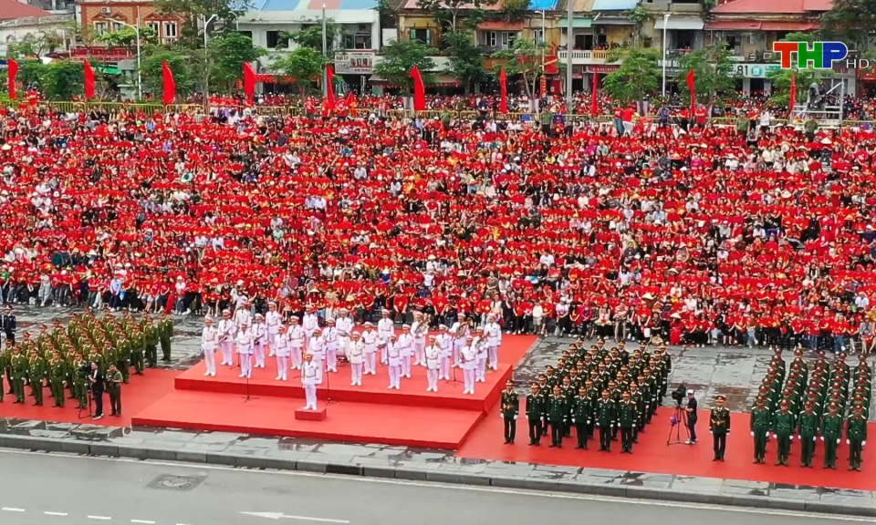 Duyệt đội ngũ v&agrave; diễu h&agrave;nh quần ch&uacute;ng ch&agrave;o mừng kỷ niệm 70 năm Ng&agrave;y giải ph&oacute;ng Hải Ph&ograve;ng