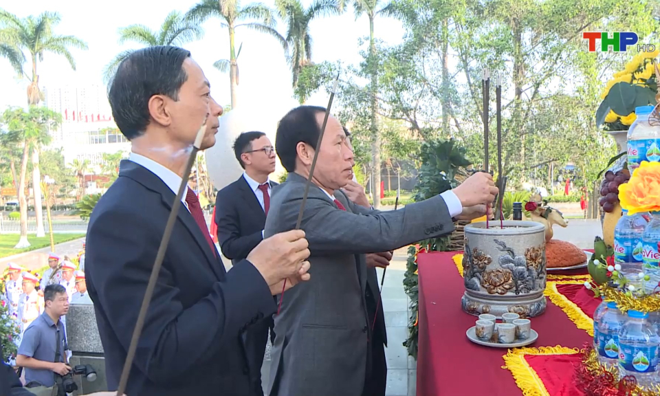 Khắc ghi công ơn các anh hùng liệt sĩ 