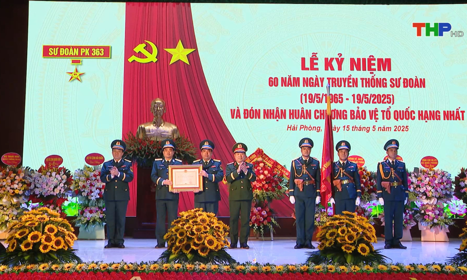 Sư đo&agrave;n Ph&ograve;ng kh&ocirc;ng 363: Đ&oacute;n nhận Hu&acirc;n chương Bảo vệ Tổ quốc hạng Nhất
