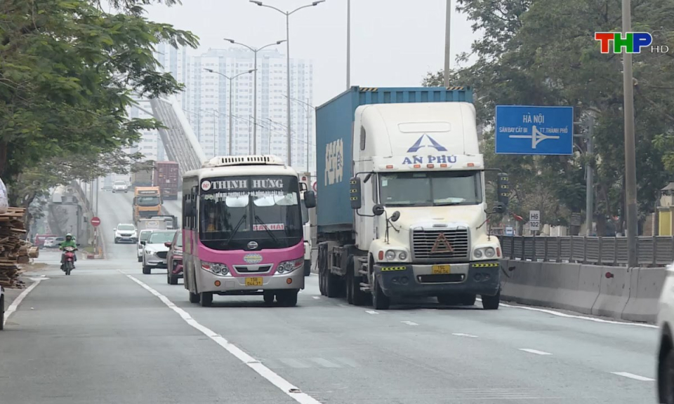 An toàn giao thông: Hiểm họa phương tiện chuyên chở gây mất an toàn giao thông