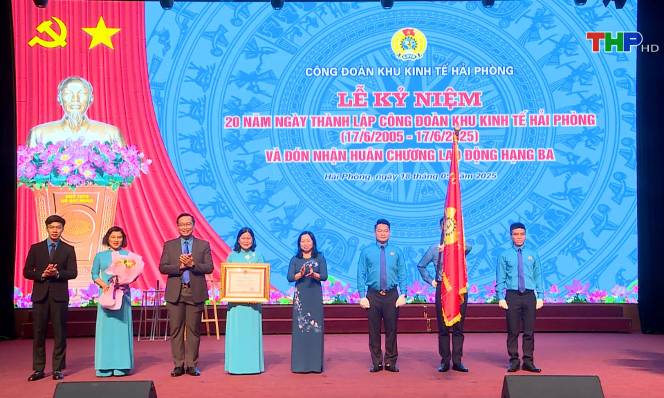Công đoàn Khu kinh tế Hải Phòng đón nhận Huân chương Lao động hạng Ba
