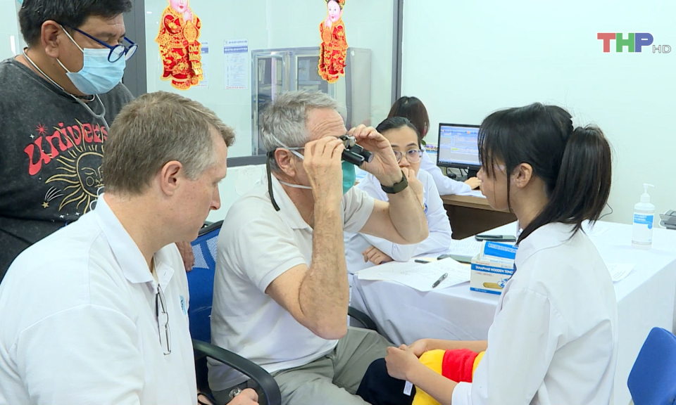 Khám và phẫu thuật nhân đạo cho trẻ em  