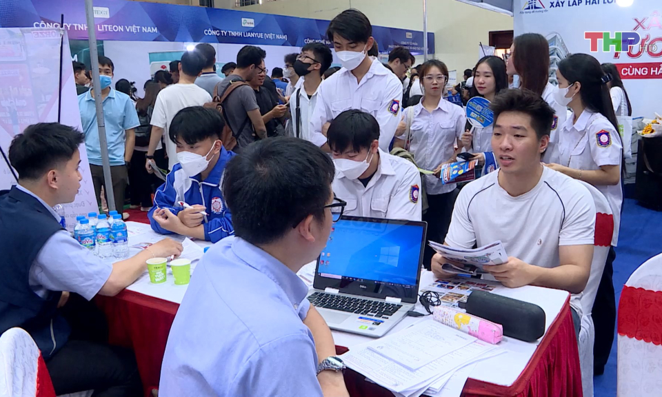 Tăng cường hợp t&aacute;c đ&agrave;o tạo giữa nh&agrave; trường v&agrave; doanh nghiệp