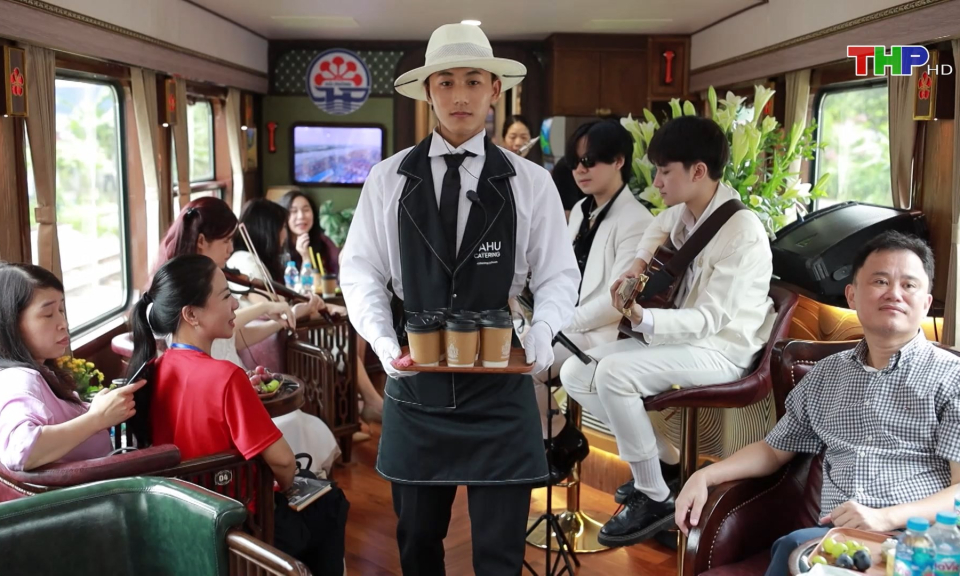 Nhiều ưu đãi hè hấp dẫn khi đi tàu Hoa Phượng Đỏ