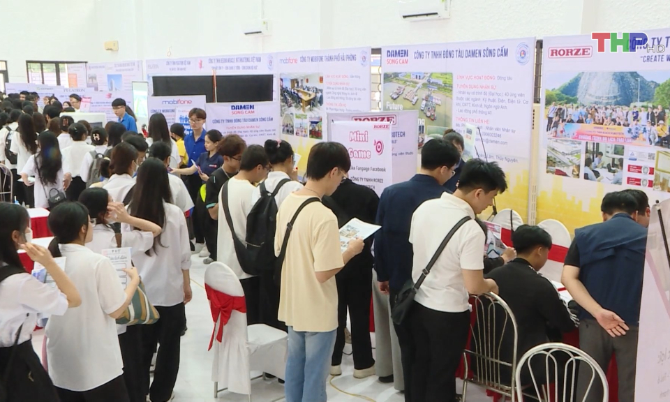 Sôi động Ngày hội việc làm trường Đại học Hải Phòng