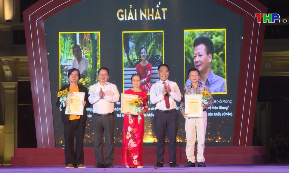 Trao giải Cuộc thi sáng tác Văn học nghệ thuật về Trạng Trình Nguyễn Bỉnh Khiêm