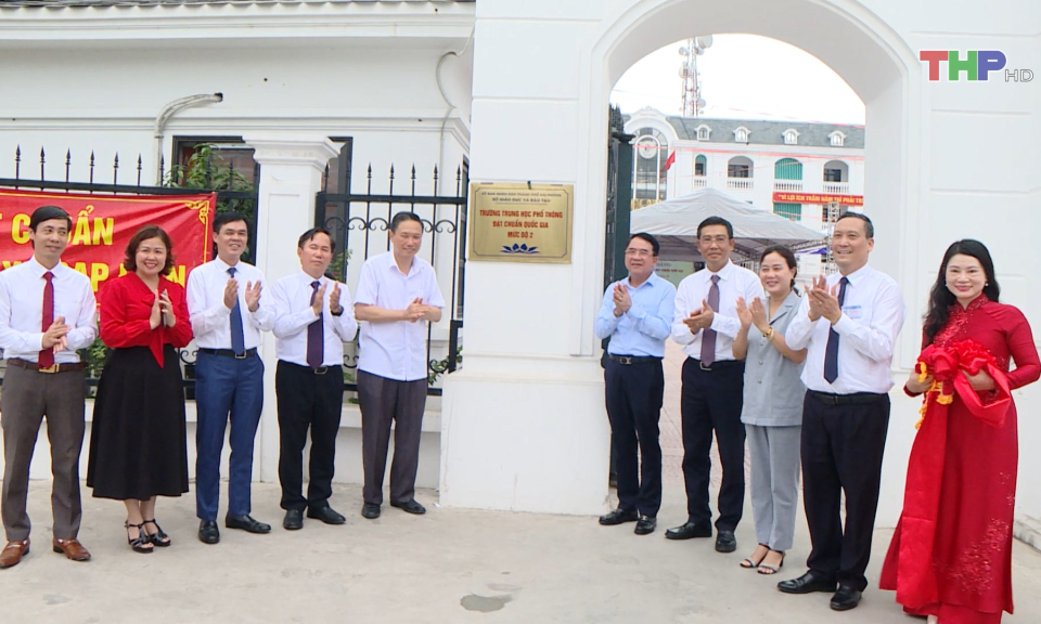 Trường THPT Hồng Bàng đạt chuẩn quốc gia mức độ 2