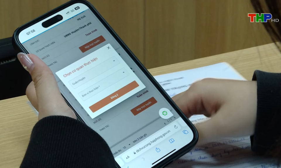 Pháp luật và cuộc sống: Xung quanh việc lấy ý kiến sửa đổi Hiến pháp 2013