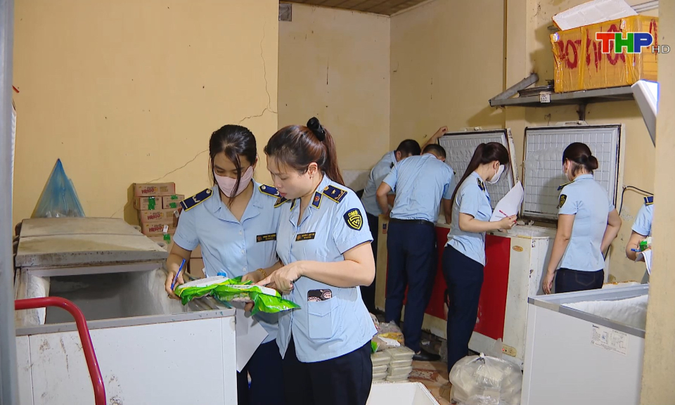 Phát hiện hơn 200 kg thực phẩm không rõ nguồn gốc, xuất xứ
