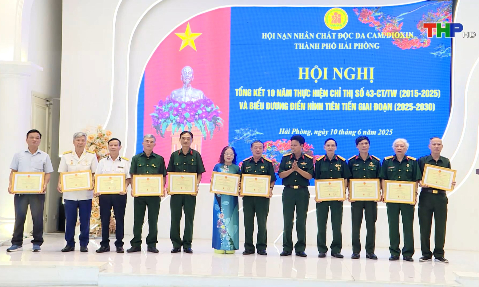 Tiếp tục đẩy mạnh khắc phục hậu quả chất độc h&oacute;a học