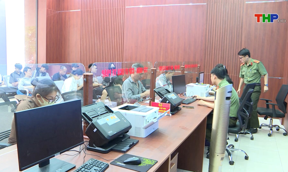 Thuận lợi trong thủ tục hành chính thông qua VNeID