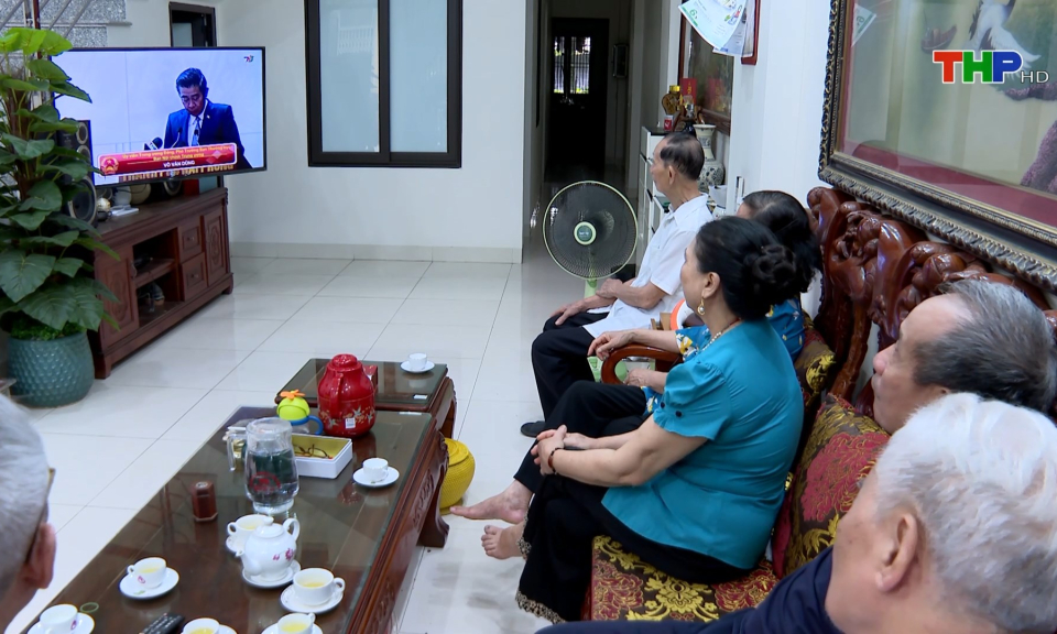 Cảm xúc người dân ngày hợp nhất 