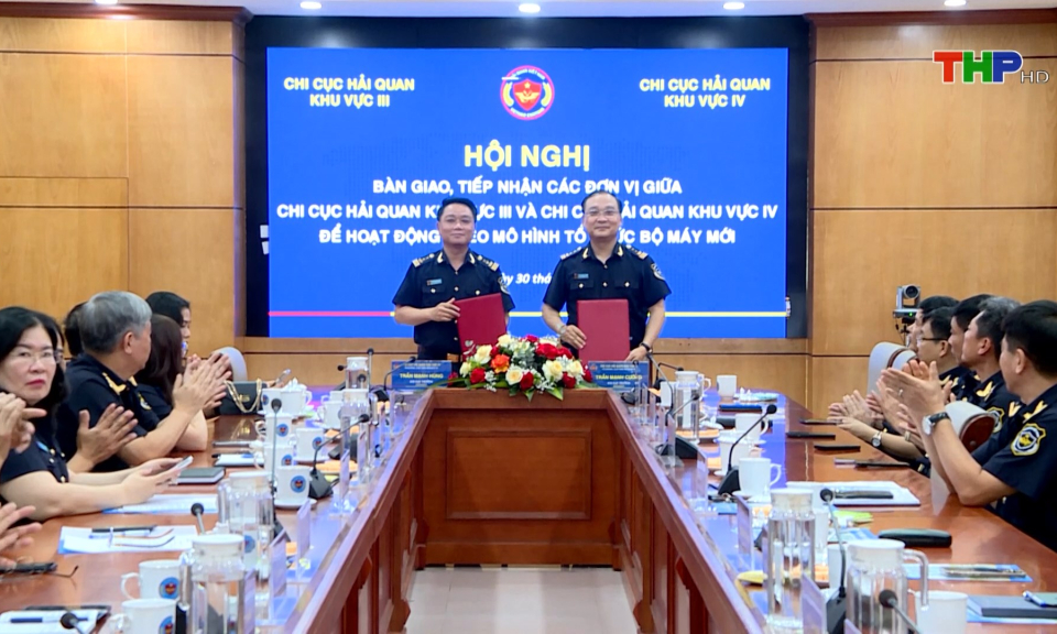 Hải quan b&agrave;n giao, tiếp nhận c&aacute;c đơn vị theo m&ocirc; h&igrave;nh tổ chức bộ m&aacute;y mới