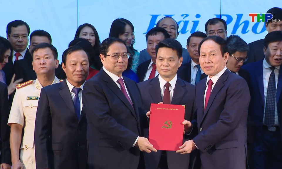 Lễ c&ocirc;ng bố Nghị quyết, Quyết định của Trung ương v&agrave; địa phương