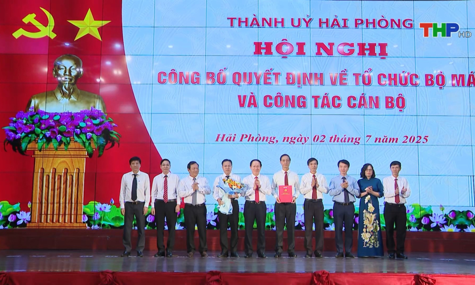 Công bố Quyết định của Ban Thường vụ Thành ủy về công tác cán bộ, tổ chức bộ máy 