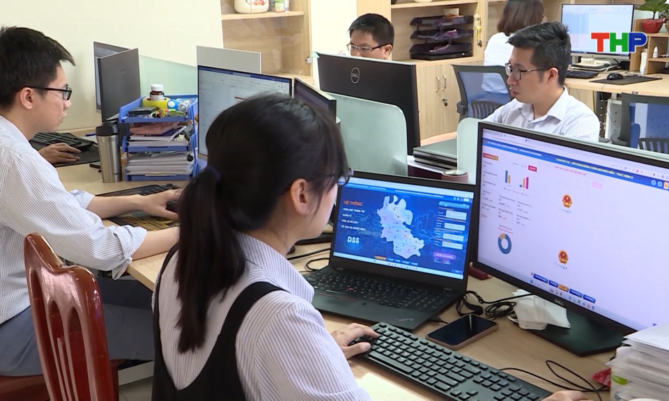 Hỗ trợ người làm công tác chuyên trách về chuyển đổi số  