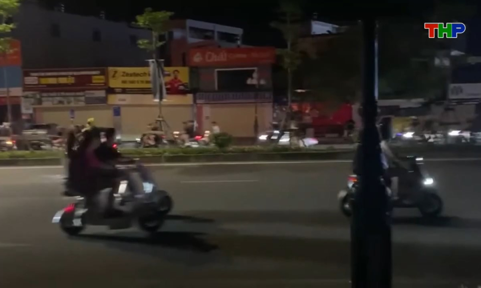 Pháp luật và cuộc sống: Ngăn chặn tình trạng thanh thiếu niên đua xe trái phép