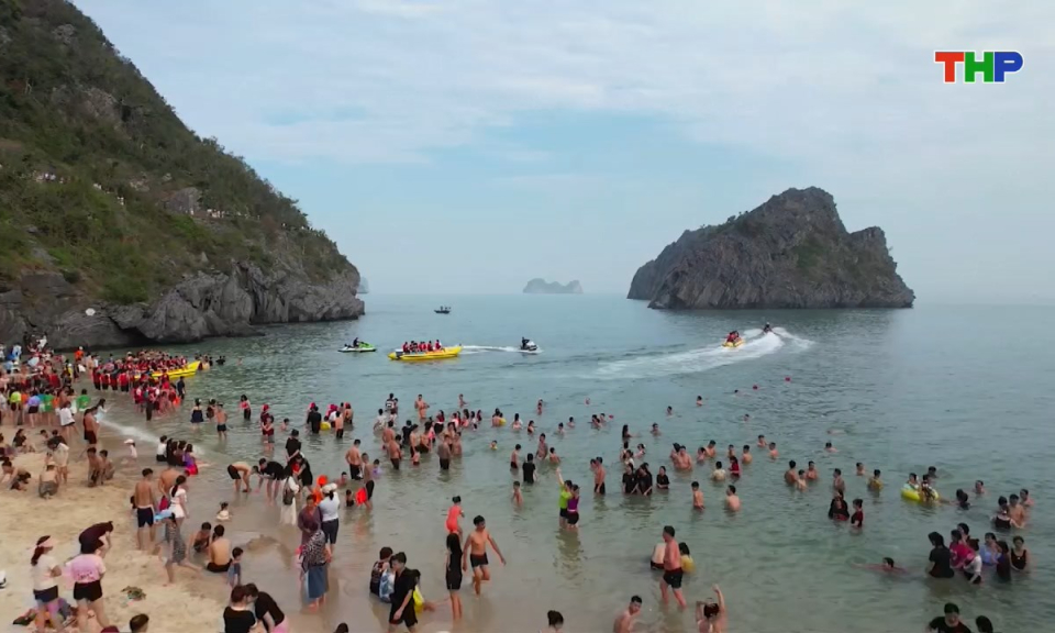An toàn giao thông: Tăng cường bảo đảm an toàn giao thông mùa du lịch 