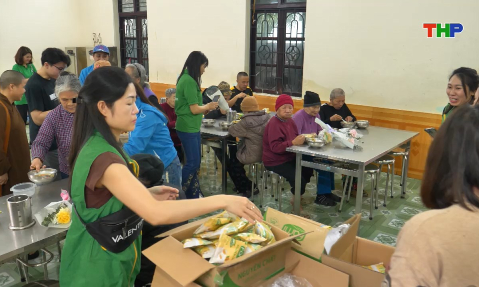 Học tập và làm theo tư tưởng, đạo đức, phong cách Hồ Chí Minh: Những trái tim thắp lửa yêu thương