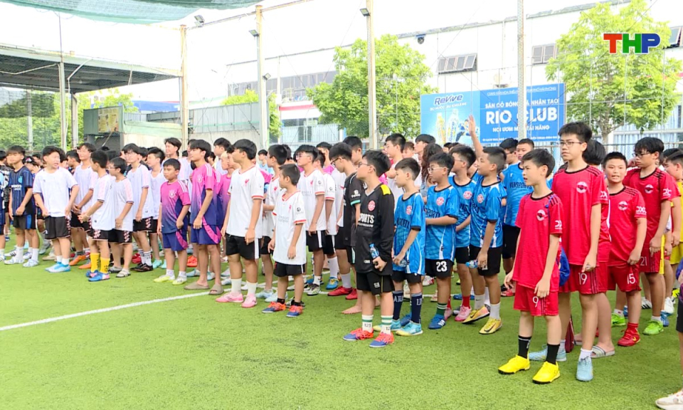 Lăng kính tuổi hoa: Sôi động sân chơi thể thao hè