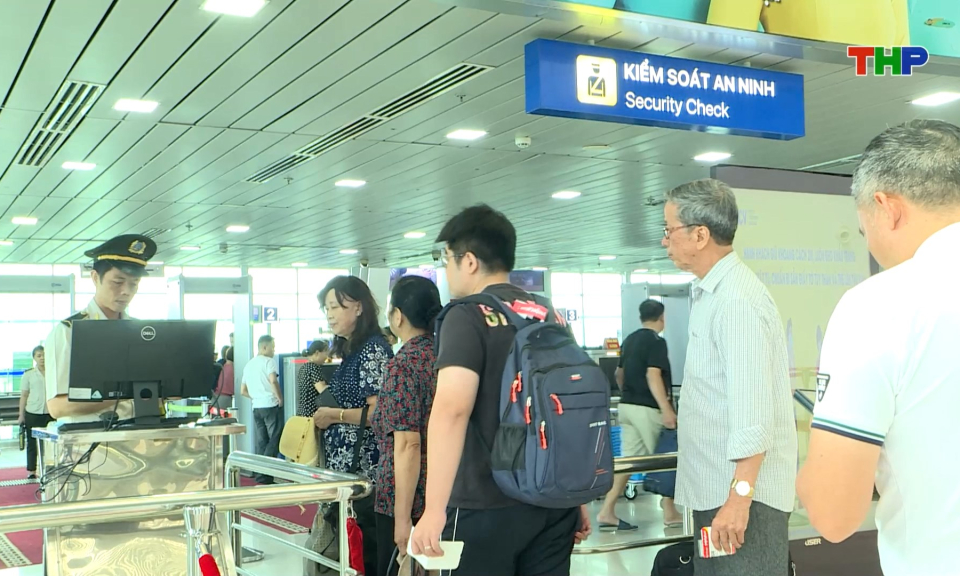 Miễn thị thực cho công dân 12 nước vào Việt Nam du lịch