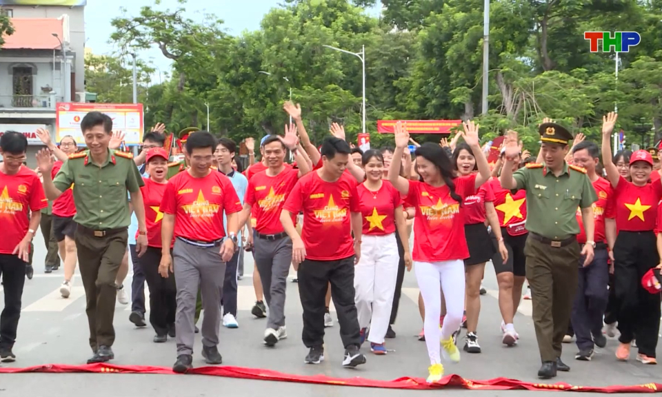 Hải Phòng: Hơn 5.000 người tham gia sự kiện “Cùng Việt Nam tiến bước”  