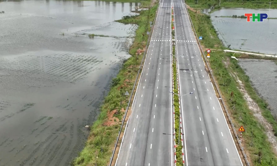 Ph&aacute;t triển giao th&ocirc;ng kết nối li&ecirc;n v&ugrave;ng, li&ecirc;n tỉnh v&agrave; quốc tế