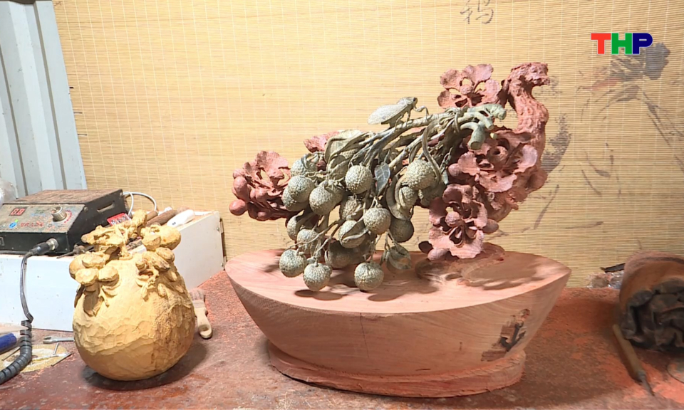 Quảng b&aacute; sản vật qu&ecirc; hương qua nghệ thuật đi&ecirc;u khắc