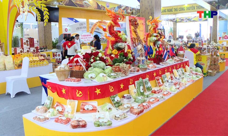 S&ocirc;i động kh&ocirc;ng kh&iacute; Triển l&atilde;m th&agrave;nh tựu đất nước