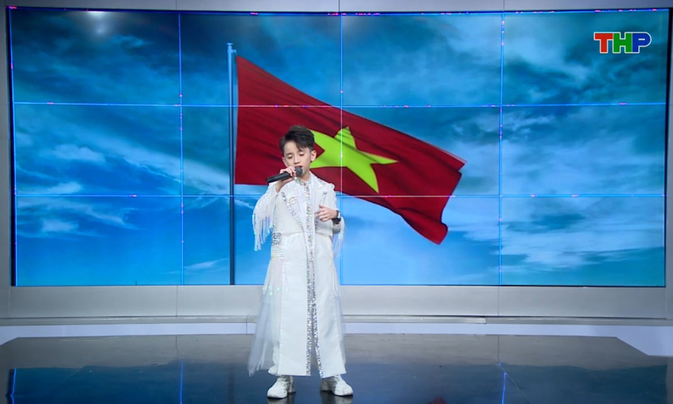 Lăng kính tuổi hoa: Khát vọng là người Việt Nam