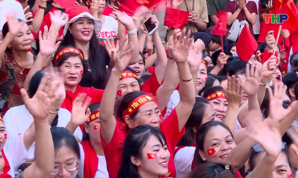 Cả nước h&ograve;a m&igrave;nh v&agrave;o ng&agrave;y hội non s&ocirc;ng