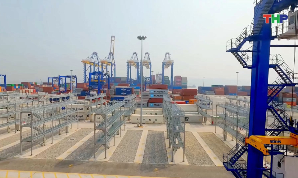 Tăng cường ph&aacute;t triển cảng xanh, th&ocirc;ng minh, hiện đại