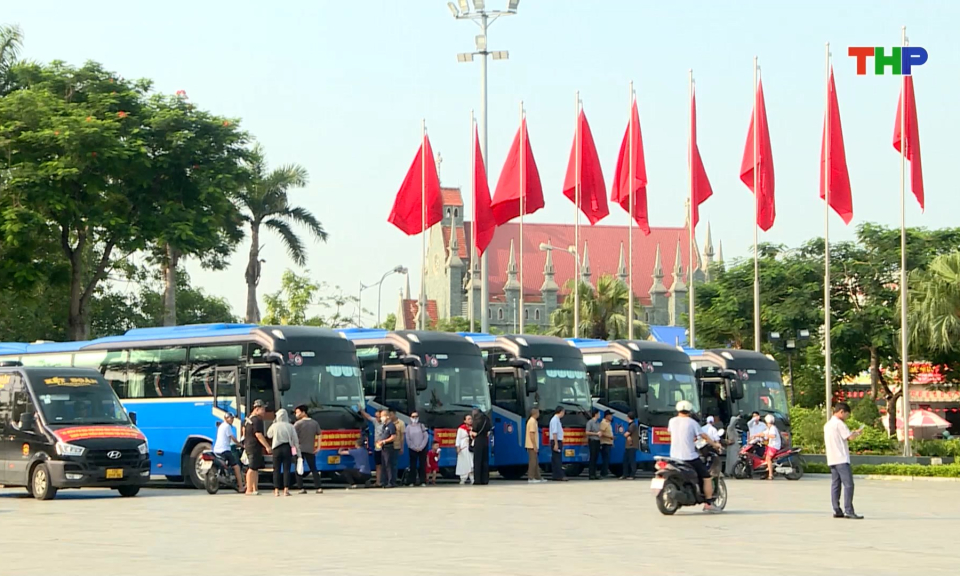 Thành phố bố trí phương tiện đưa đón miễn phí cho người dân tham quan Triển lãm thành tựu đất nước