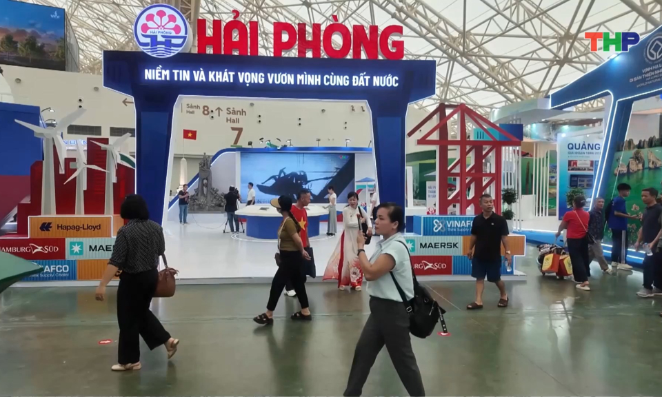 Triển l&atilde;m th&agrave;nh tựu đất nước tiếp tục thu h&uacute;t du kh&aacute;ch