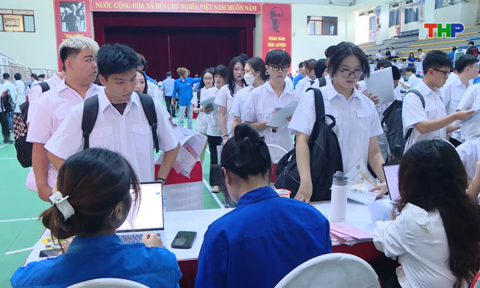 Gi&aacute;o dục v&agrave; đ&agrave;o tạo: T&acirc;n sinh vi&ecirc;n nhập cuộc h&agrave;nh tr&igrave;nh mới