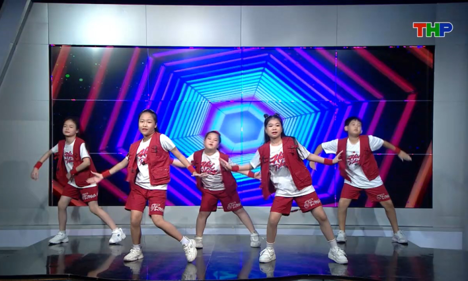 Vitamin tuổi hồng: S&agrave;n nhảy cầu vồng (Phần 7)