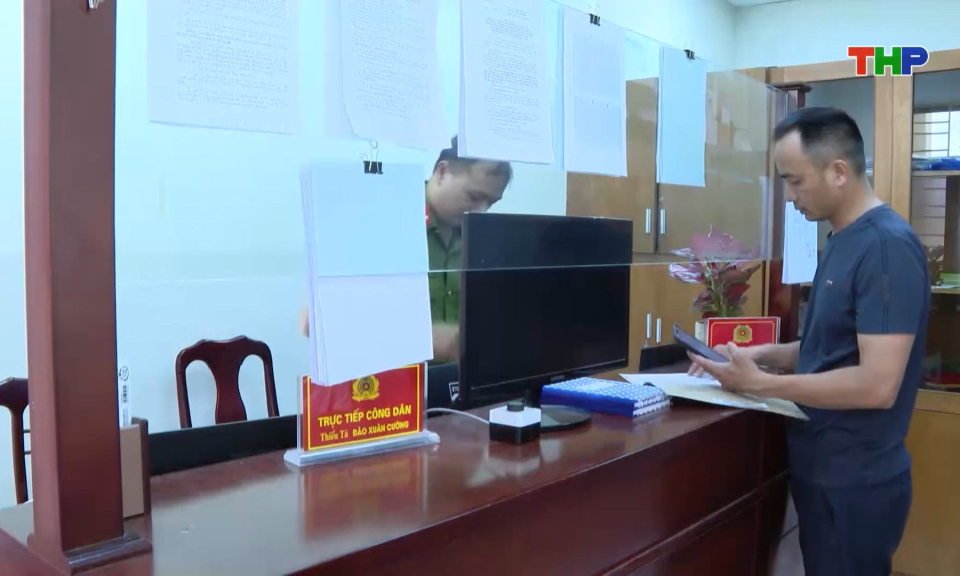 Tạo thuận lợi cho người d&acirc;n khi l&agrave;m thủ tục cấp, đổi đăng k&yacute; xe