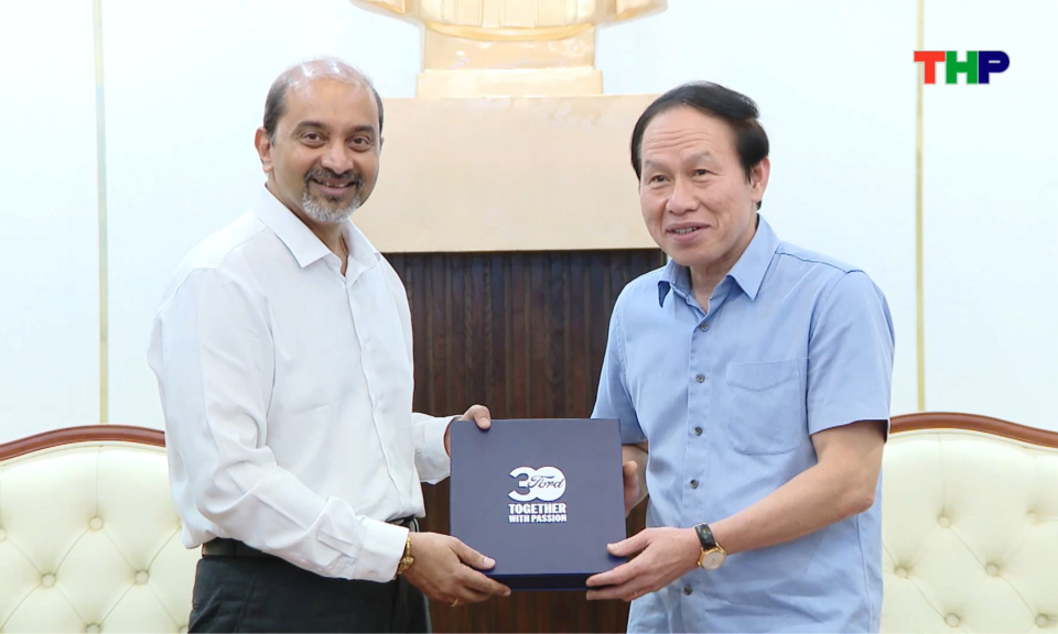 Đồng ch&iacute; B&iacute; thư Th&agrave;nh ủy tiếp l&atilde;nh đạo Ford Việt Nam     