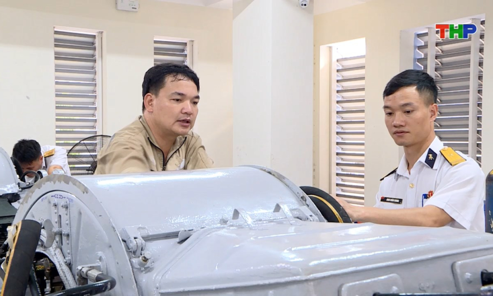 An ninh biển đảo: Đẩy mạnh nghiên cứu khoa học, làm chủ vũ khí trang bị kỹ thuật