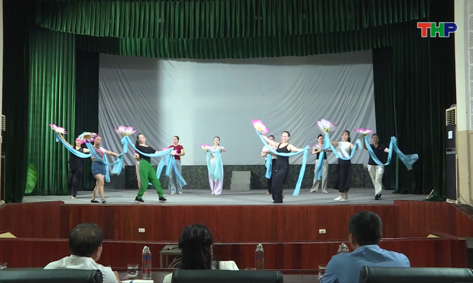 Chuẩn bị chương tr&igrave;nh nghệ thuật ch&agrave;o mừng Đại hội Đảng bộ th&agrave;nh phố 