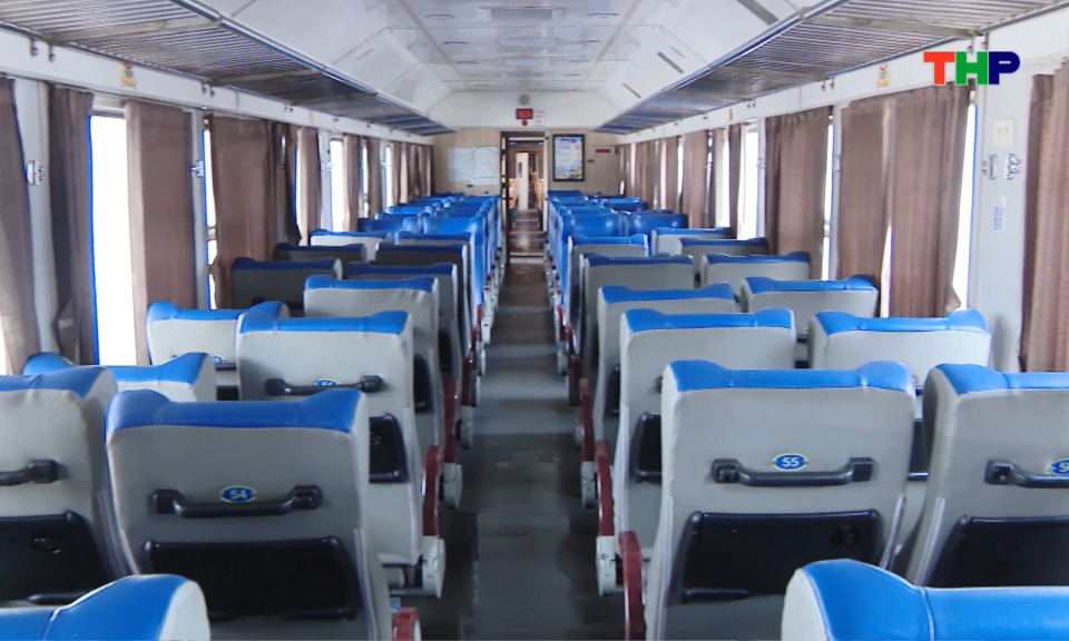 Sẵn s&agrave;ng vận h&agrave;nh chuyến t&agrave;u đưa đ&oacute;n c&aacute;n bộ, c&ocirc;ng chức, vi&ecirc;n chức sang Đ&ocirc;ng Hải Ph&ograve;ng l&agrave;m việc