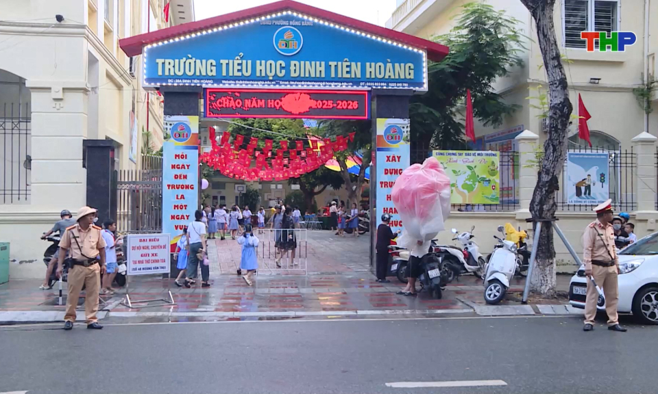 Ph&aacute;t huy hiệu quả m&ocirc; h&igrave;nh &ldquo;Cổng trường an to&agrave;n giao th&ocirc;ng&rdquo;